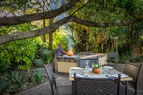 Wild Fig & Pool Deck Restaurant @ Hotel Numbi & Garden Suites
